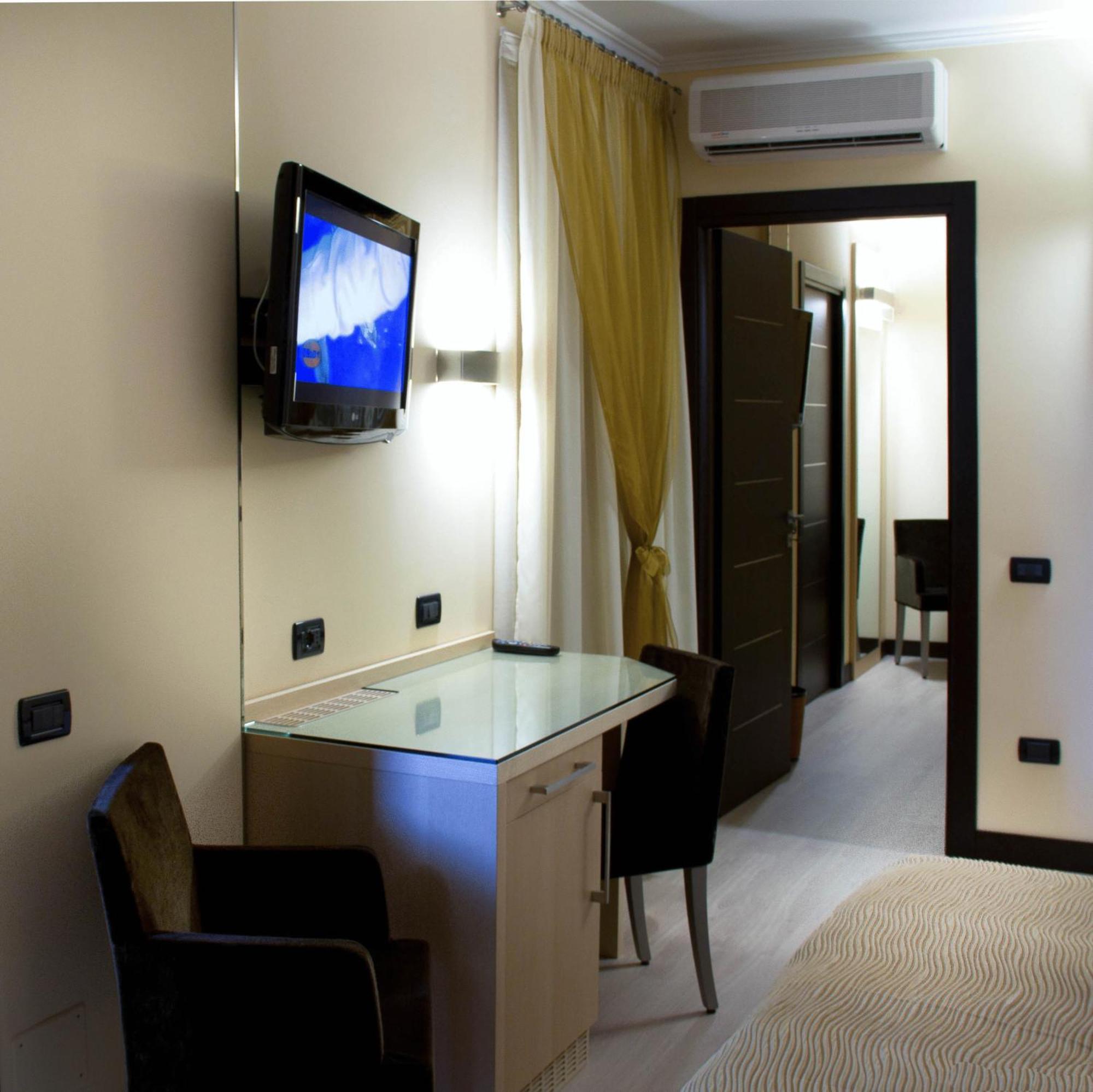 Hotel Imperial Сан-Бенедетто-дель-Тронто Екстер'єр фото