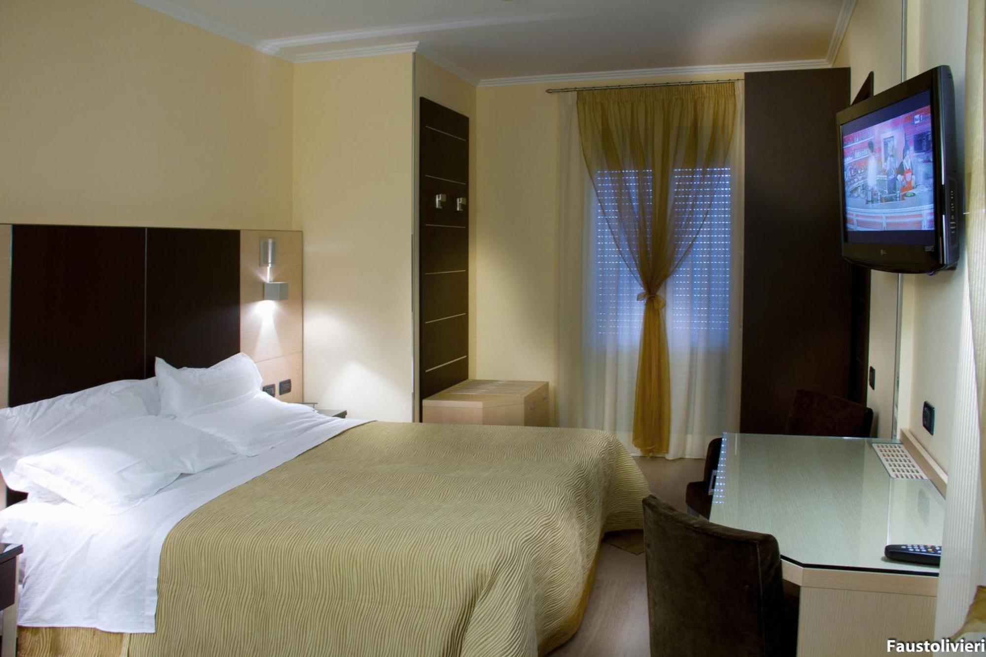 Hotel Imperial Сан-Бенедетто-дель-Тронто Екстер'єр фото