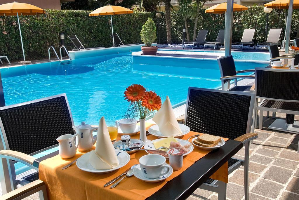 Hotel Imperial Сан-Бенедетто-дель-Тронто Екстер'єр фото