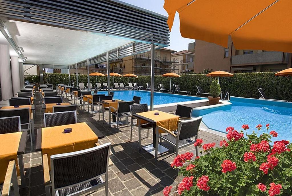 Hotel Imperial Сан-Бенедетто-дель-Тронто Екстер'єр фото