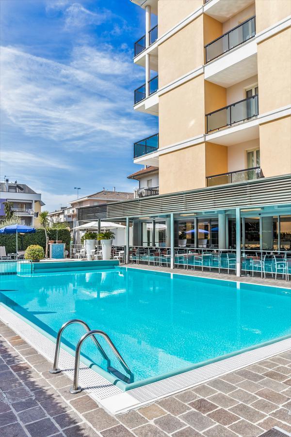 Hotel Imperial Сан-Бенедетто-дель-Тронто Екстер'єр фото
