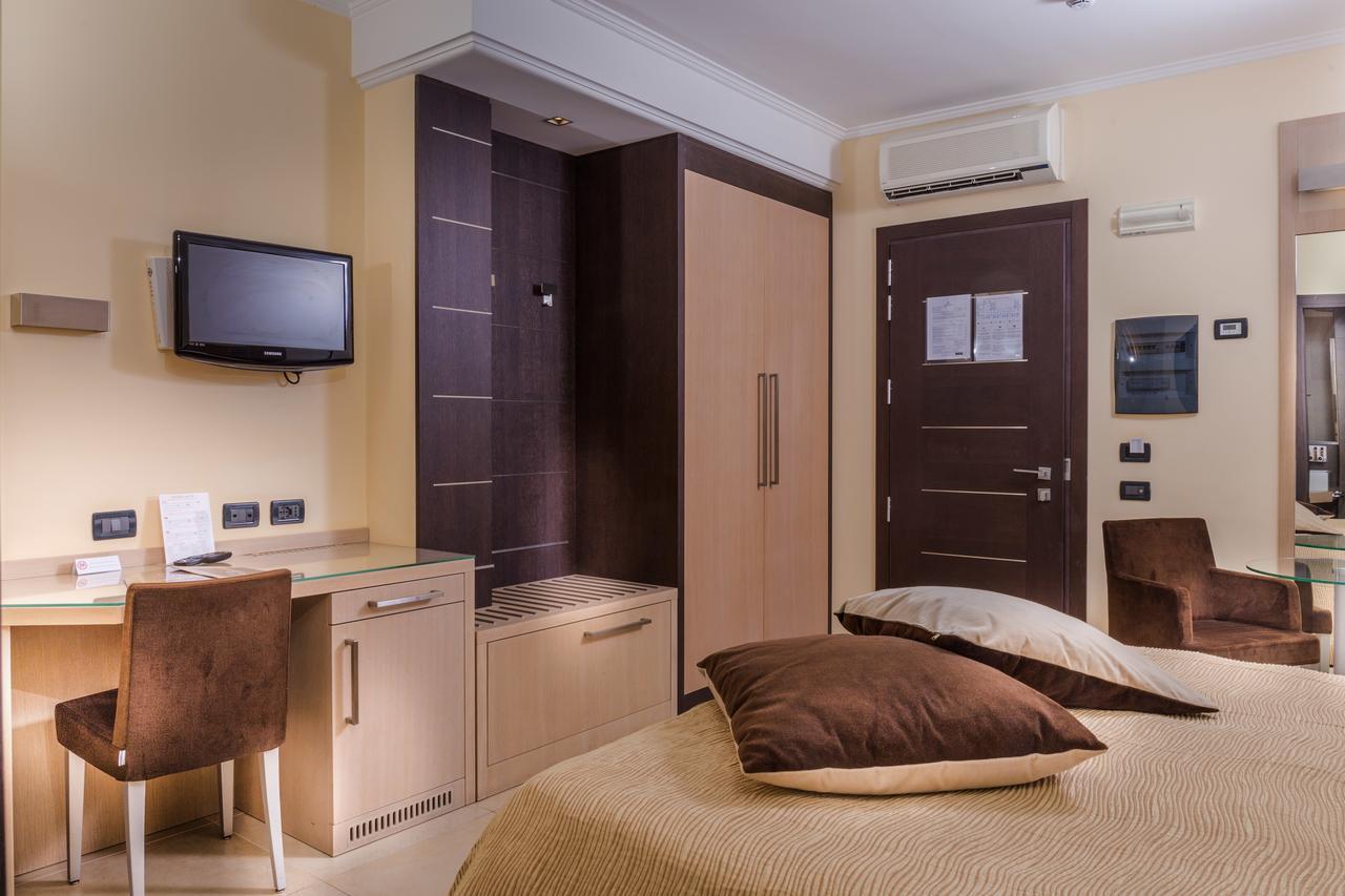 Hotel Imperial Сан-Бенедетто-дель-Тронто Екстер'єр фото