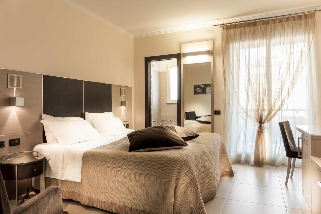 Hotel Imperial Сан-Бенедетто-дель-Тронто Екстер'єр фото