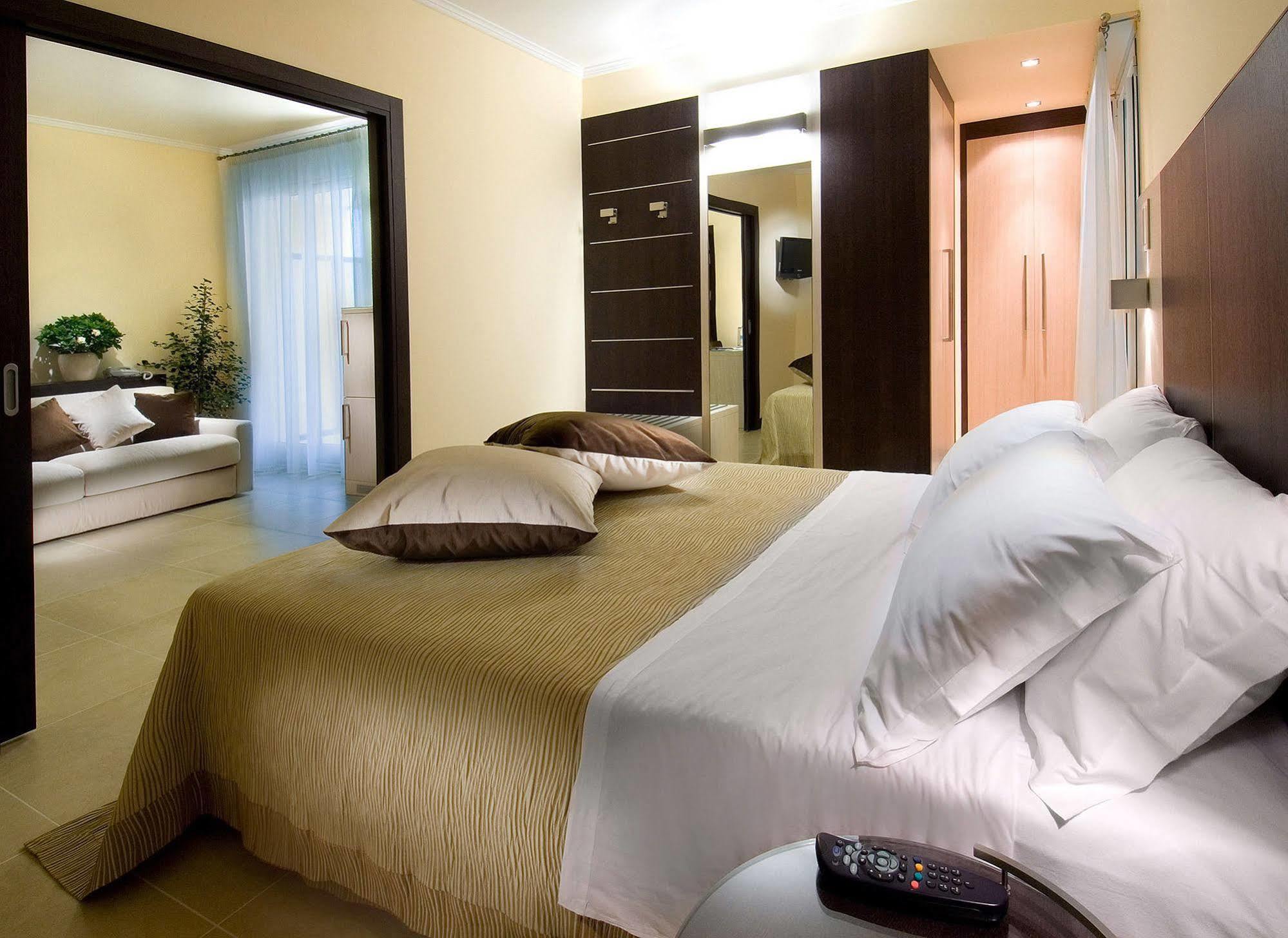 Hotel Imperial Сан-Бенедетто-дель-Тронто Екстер'єр фото