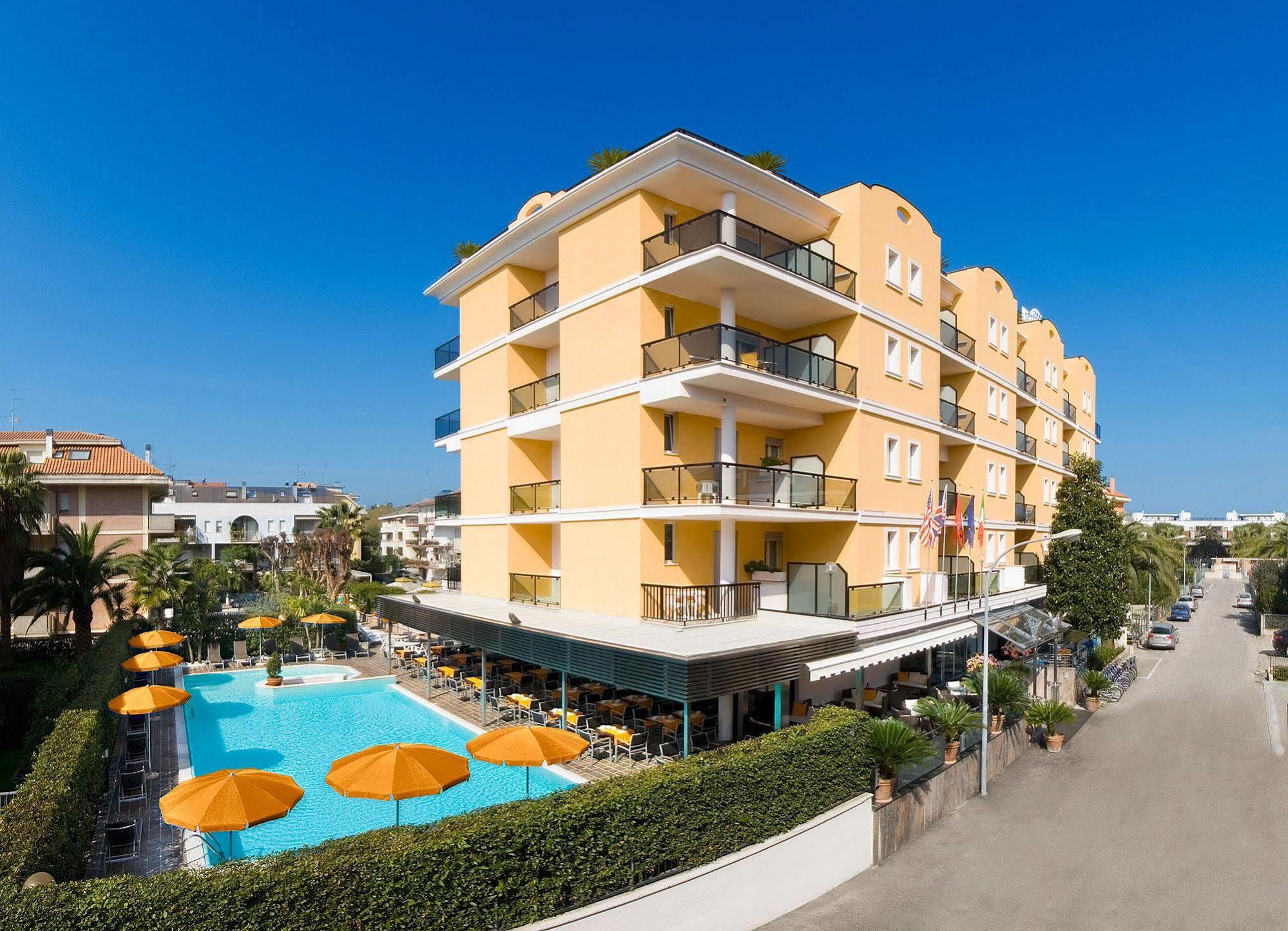 Hotel Imperial Сан-Бенедетто-дель-Тронто Екстер'єр фото