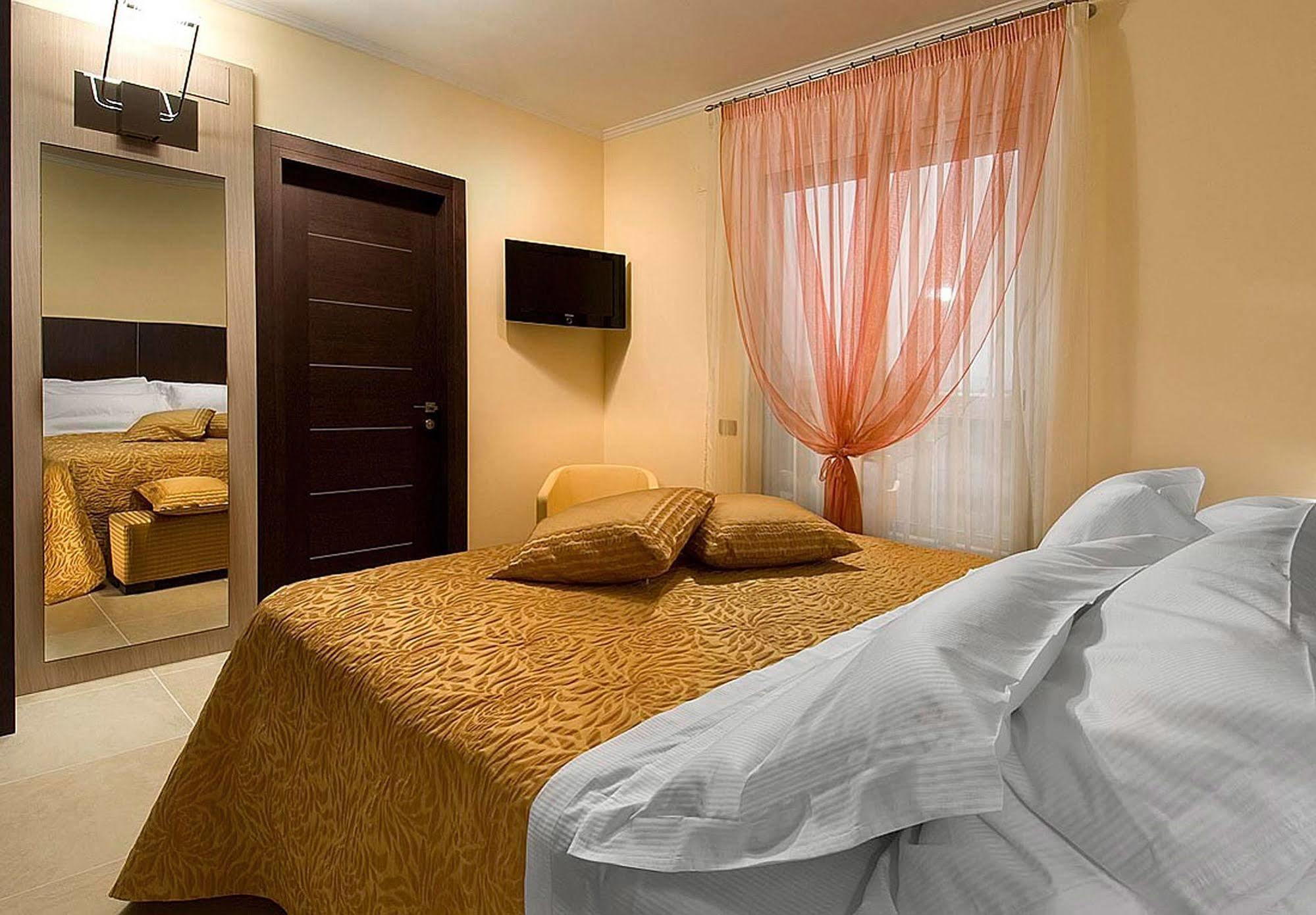 Hotel Imperial Сан-Бенедетто-дель-Тронто Екстер'єр фото