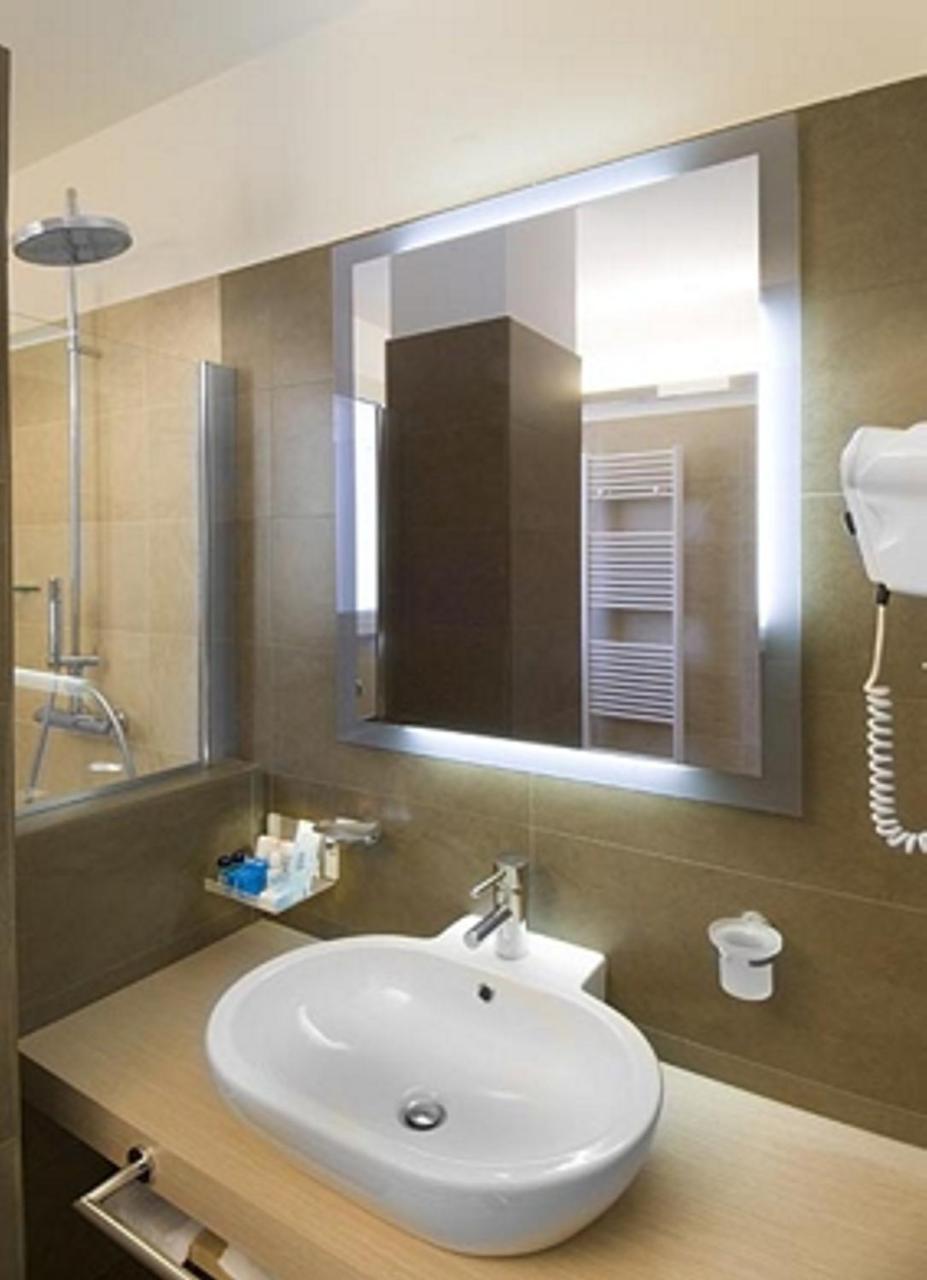 Hotel Imperial Сан-Бенедетто-дель-Тронто Номер фото